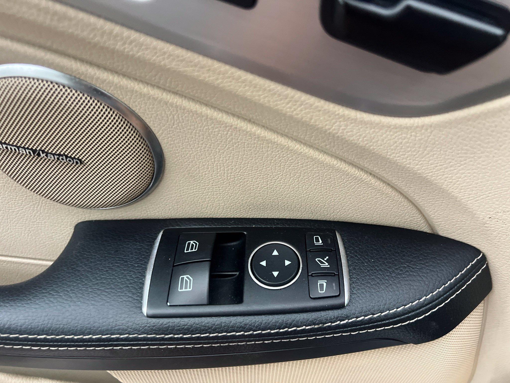 Used 2013 Mercedes-Benz SLK 250 image 23