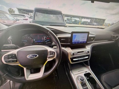 Used 2023 Ford Explorer XLT w/ Equipment Group 202A RWD image 9