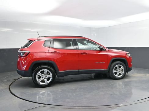 Used 2024 Jeep Compass Latitude AWD/4WD image 8
