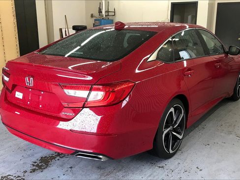 Used 2018 Honda Accord Sport image 11