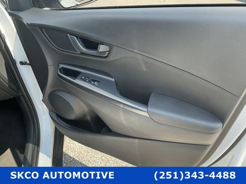 Used 2021 Hyundai Kona SE AWD/4WD image 12