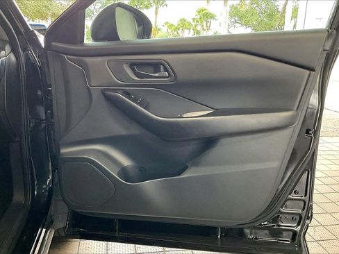 Used 2024 Nissan Rogue S image 22