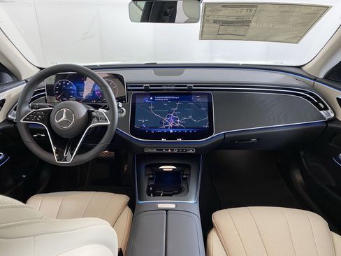 Used 2025 Mercedes-Benz E 350 4MATIC Sedan image 24