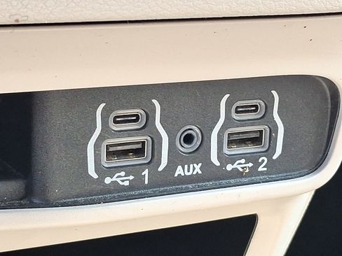 Used 2023 Chrysler Pacifica Touring-L FWD image 24