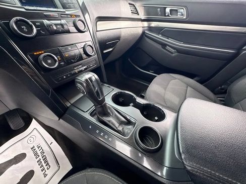 Certified 2018 Ford Explorer XLT FWD image 17