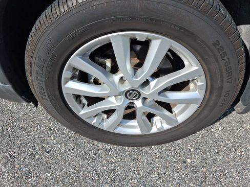 Used 2018 Nissan Rogue SV FWD image 16