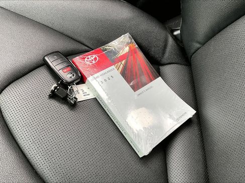 Used 2025 Toyota Grand Highlander AWD image 14