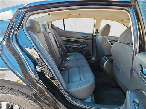 Used 2025 Nissan Altima 2.5 SV FWD image 19