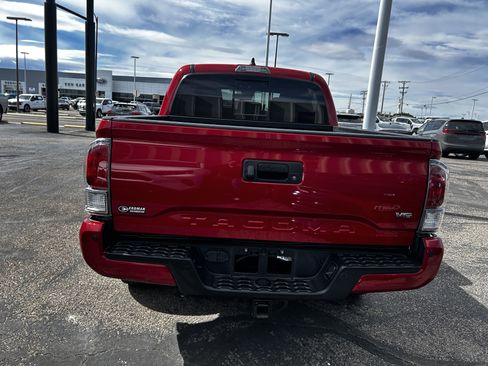 Used 2023 Toyota Tacoma TRD Off-Road w/ Technology Package image 4