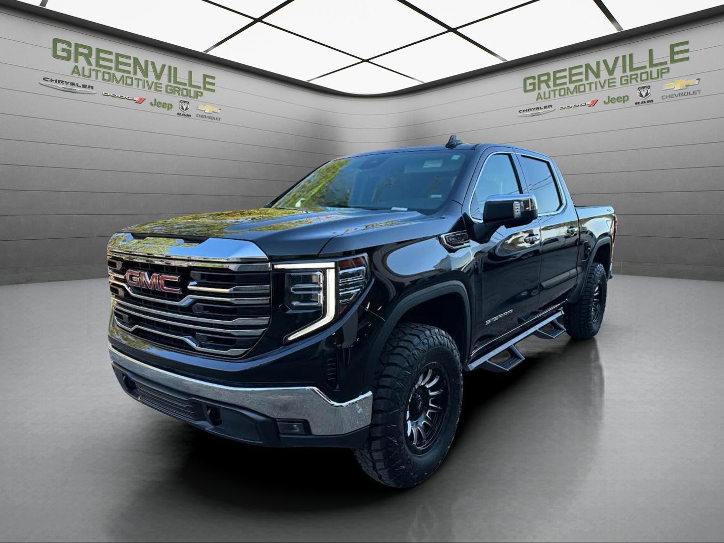 Used 2025 GMC Sierra 1500 SLT AWD/4WD image 1