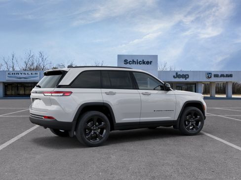 New 2025 Jeep Grand Cherokee Altitude w/ MOPAR Finishing Package image 30