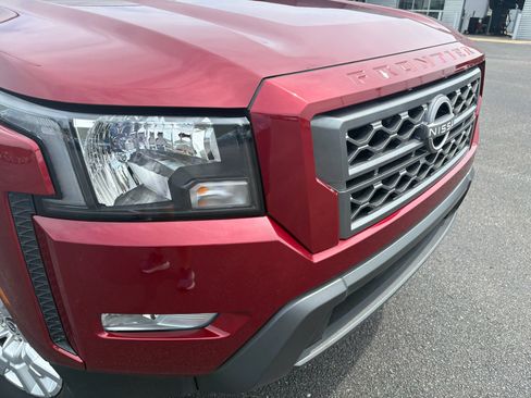 Used 2024 Nissan Frontier SV w/ SV Convenience Package AWD/4WD image 3