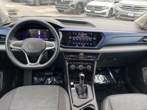 Certified 2024 Volkswagen Taos SE image 13