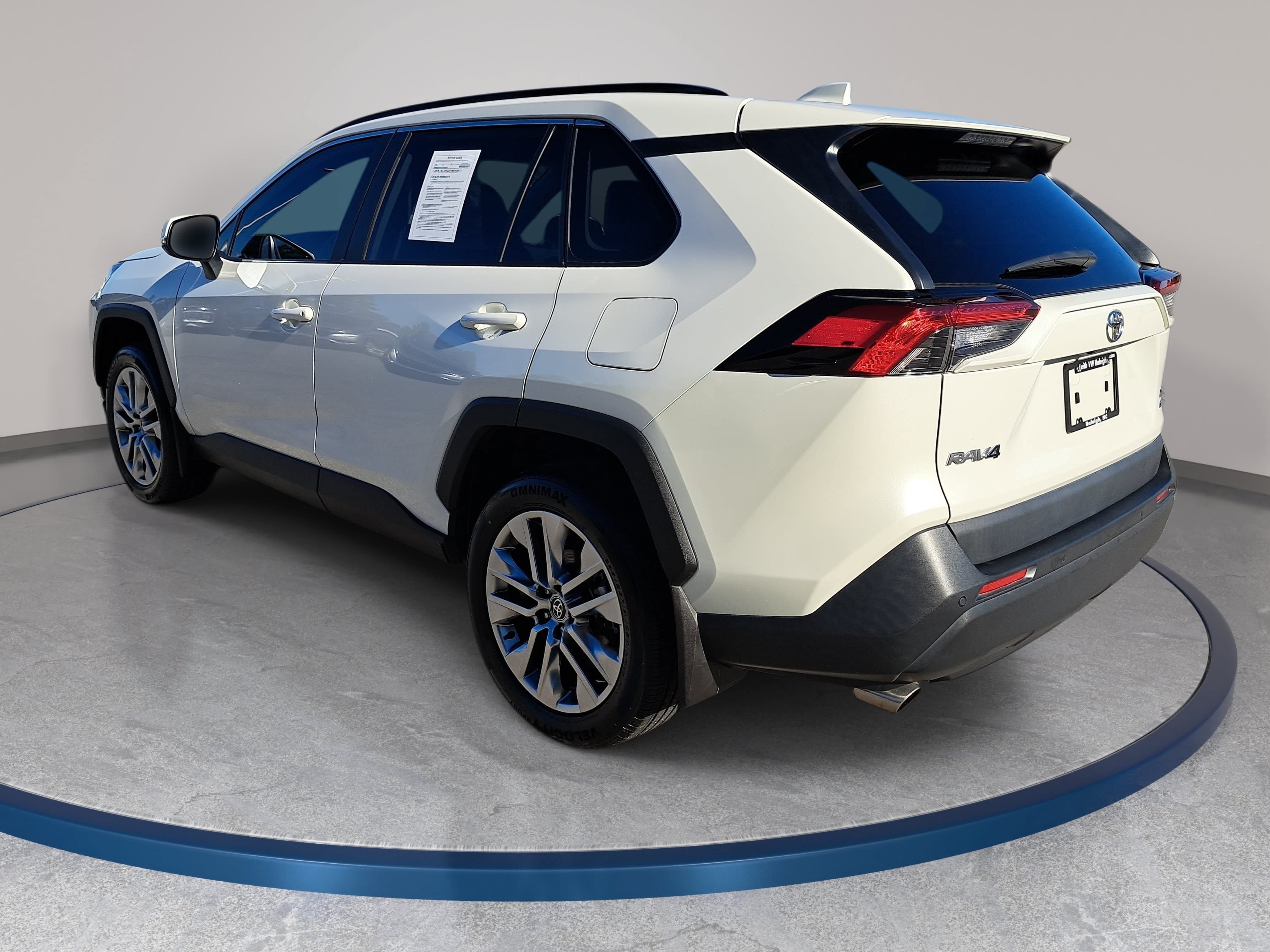Used 2022 Toyota RAV4 XLE Premium AWD/4WD image 7