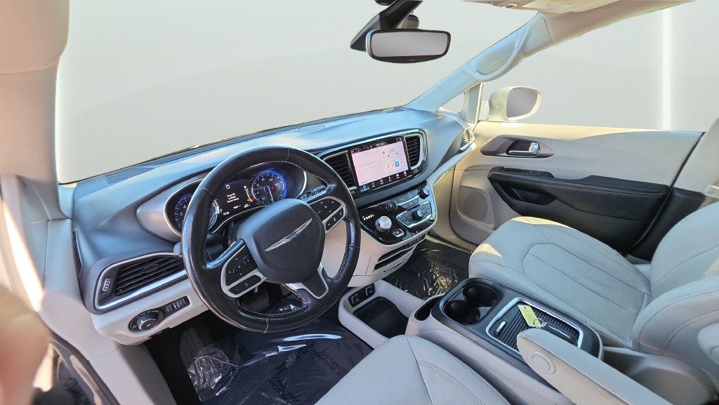 Used 2021 Chrysler Pacifica Touring-L FWD image 20