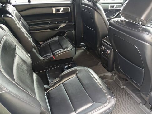 Used 2020 Ford Explorer XLT w/ Equipment Group 202A AWD/4WD image 12