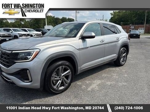 Used 2024 Volkswagen Atlas Cross Sport SEL R-Line AWD/4WD image 2
