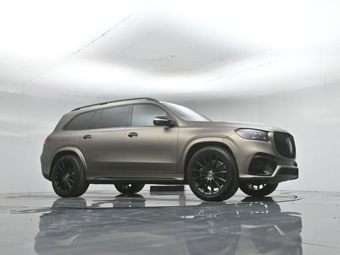 Used 2025 Mercedes-Benz GLS 450 4MATIC image 3