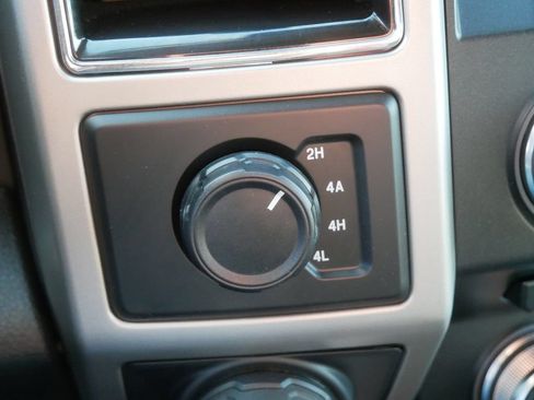 Used 2018 Ford F150 Lariat w/ Equipment Group 502A Luxury AWD/4WD image 24