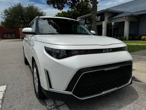 Used 2025 Kia Soul LX w/ LX Technology Package FWD image 2