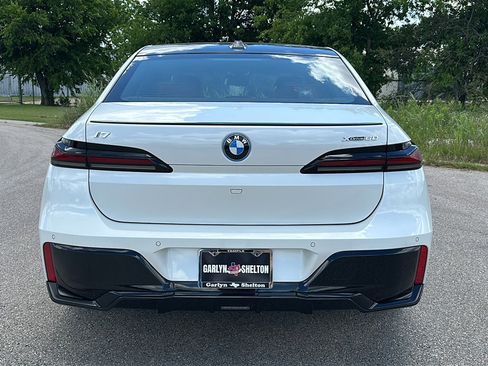 New 2024 BMW i7 xDrive60 w/ Executive Package image 7