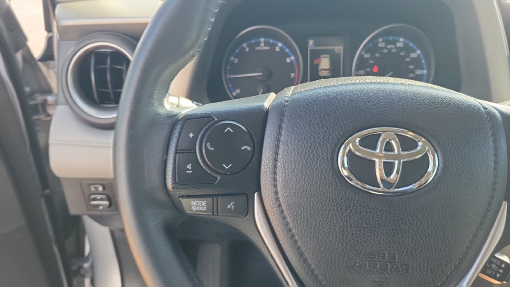 Used 2018 Toyota RAV4 XLE FWD image 17