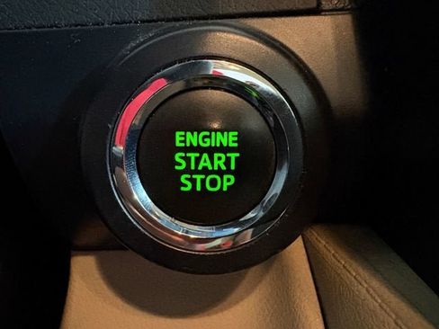 Used 2013 Toyota Camry XLE w/ Convenience Pkg FWD image 9