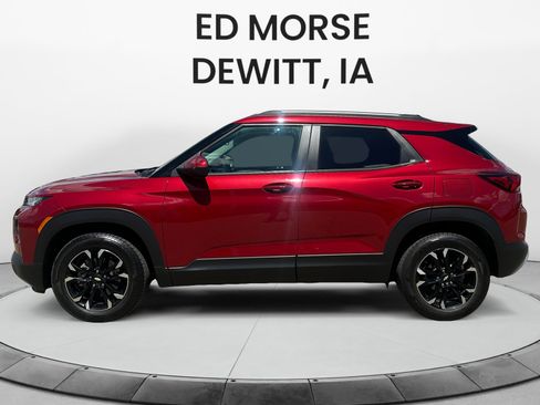Used 2021 Chevrolet TrailBlazer LT w/ Premium Seating Package AWD/4WD image 2