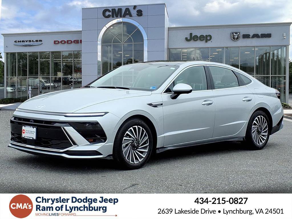 Used 2025 Hyundai Sonata Limited FWD image 1