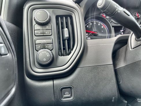 Used 2022 Chevrolet Silverado 1500 Custom AWD/4WD image 17