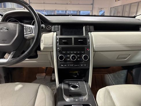 Used 2017 Land Rover Discovery Sport HSE image 8