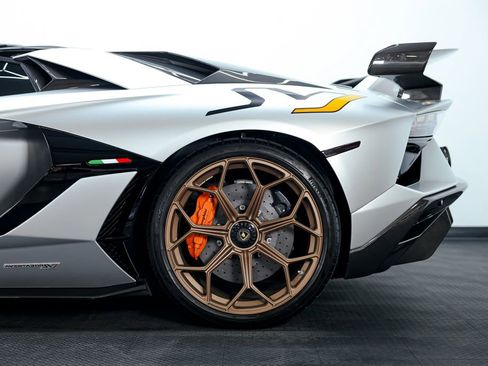 Used 2021 Lamborghini Aventador SVJ image 11
