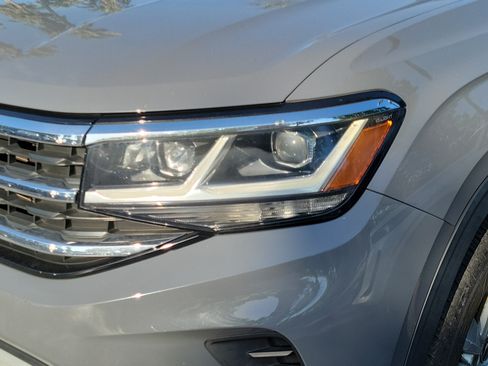 Used 2020 Volkswagen Atlas Cross Sport SE w/ Panoramic Sunroof Package FWD image 5