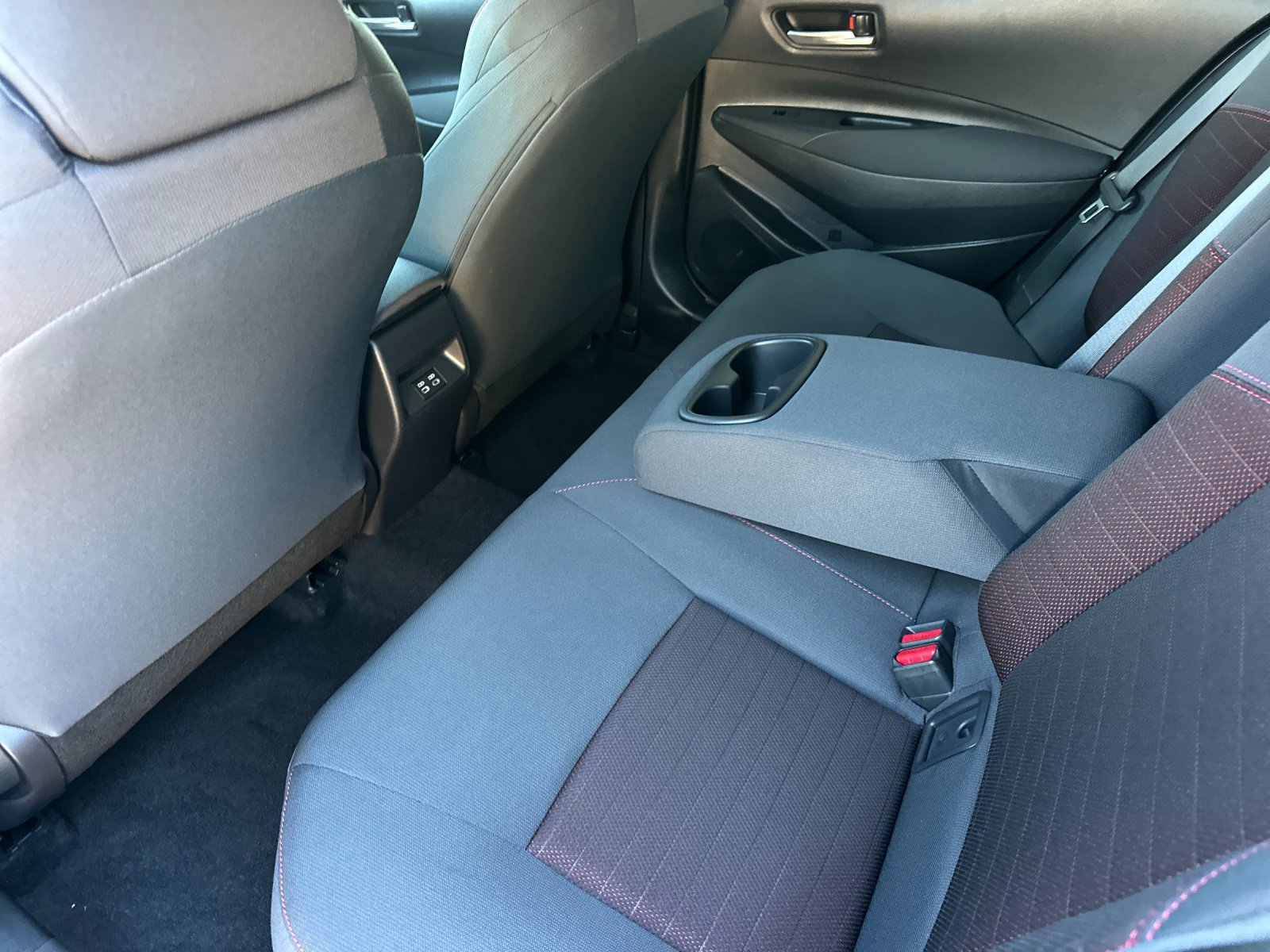 Used 2026 Toyota Corolla SE w/ SE Premium Package FWD image 11