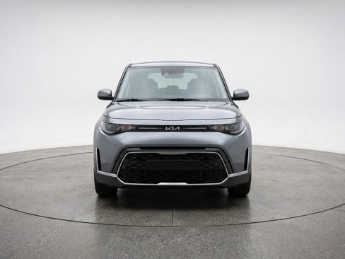 Used 2025 Kia Soul LX w/ LX Technology Package image 2