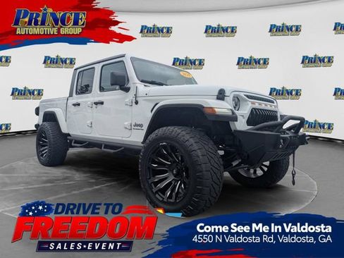 Used 2020 Jeep Gladiator Overland AWD/4WD image 1