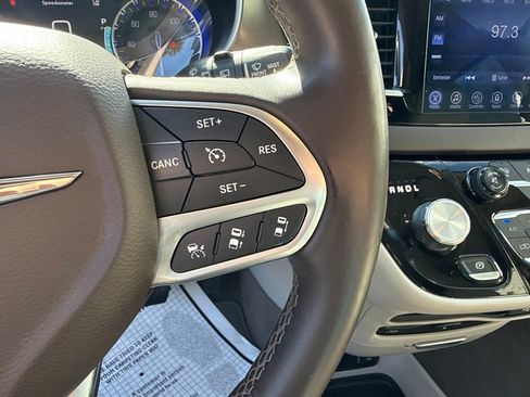 Used 2017 Chrysler Pacifica Touring-L Plus w/ Advanced Safetytec Group FWD image 29