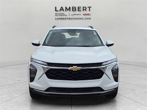 Used 2025 Chevrolet Trax LT image 8