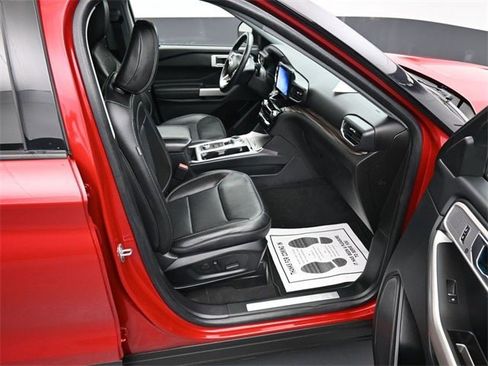 Used 2022 Ford Explorer Limited w/ Equipment Group 301A image 16