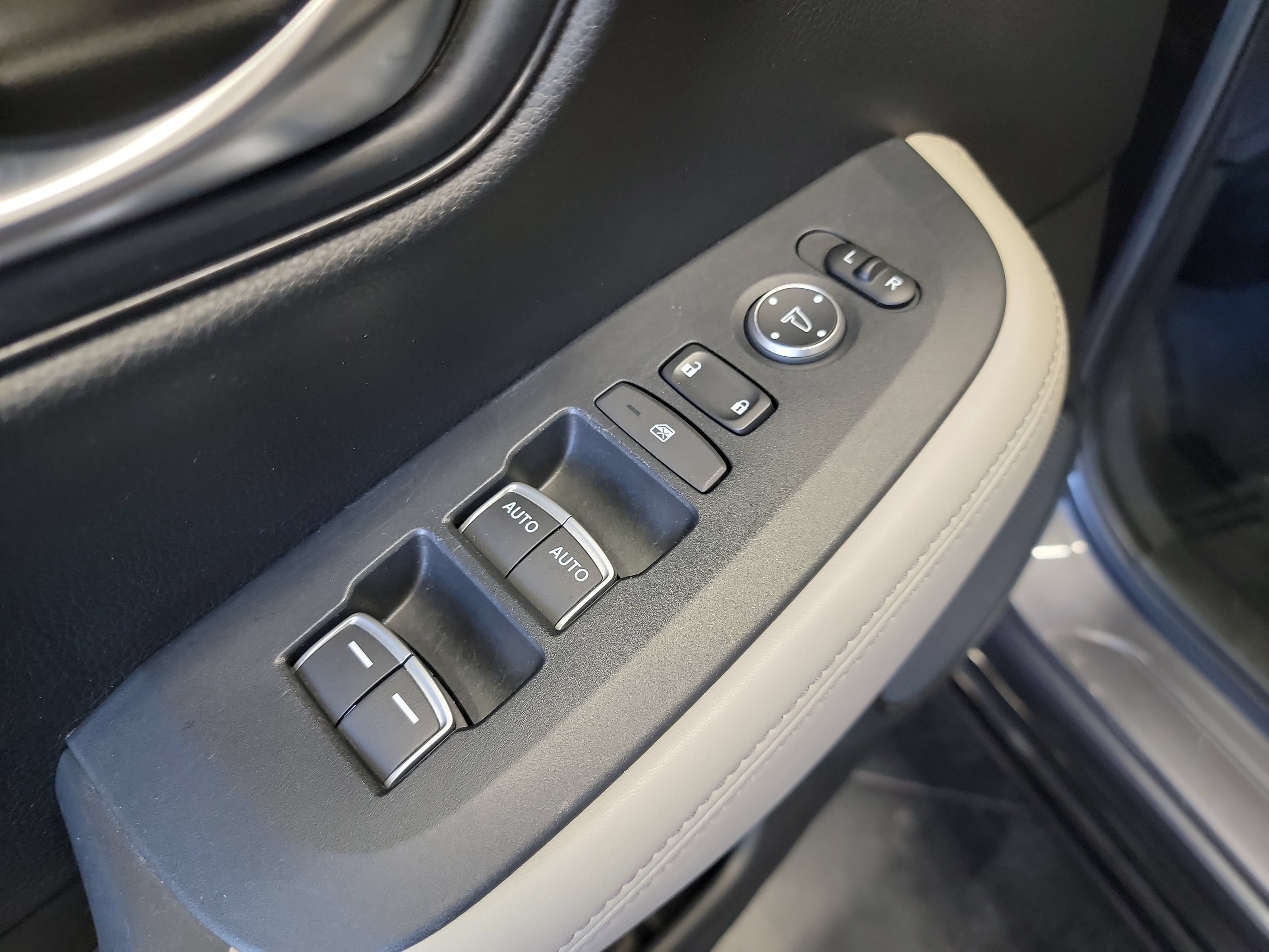 Used 2023 Honda HR-V EX-L image 14