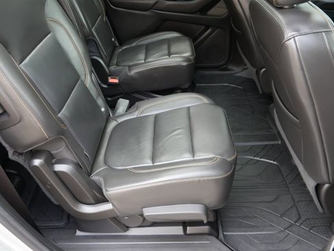 Used 2021 Chevrolet Traverse RS image 26