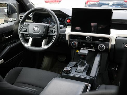 Used 2024 Toyota Tacoma TRD Off-Road image 30