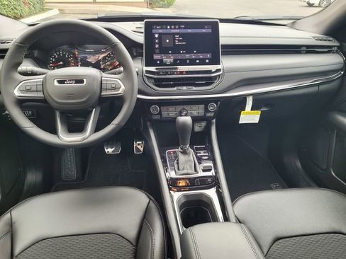 New 2026 Jeep Compass Latitude image 7