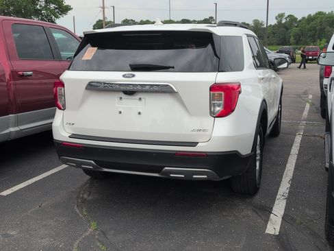 Used 2024 Ford Explorer XLT w/ Equipment Group 202A AWD/4WD image 4