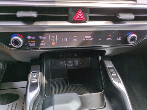 Certified 2025 Kia Sorento EX w/ Panoramic Sunroof Package FWD image 22
