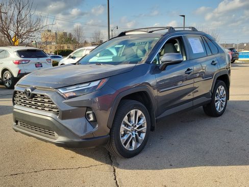Used 2023 Toyota RAV4 XLE Premium image 2