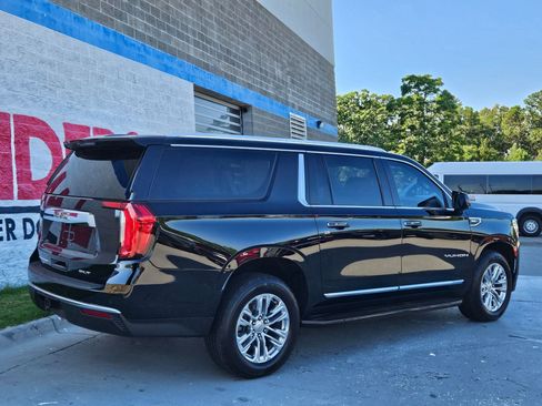 Used 2021 GMC Yukon XL SLT w/ SLT Premium Package AWD/4WD image 7