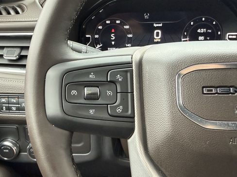 Used 2023 GMC Yukon XL Denali RWD image 17