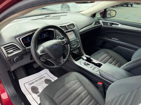 Used 2019 Ford Fusion SE FWD image 21