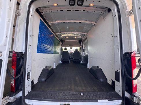 Used 2021 RAM ProMaster 2500 w/ Convenience Group FWD image 4